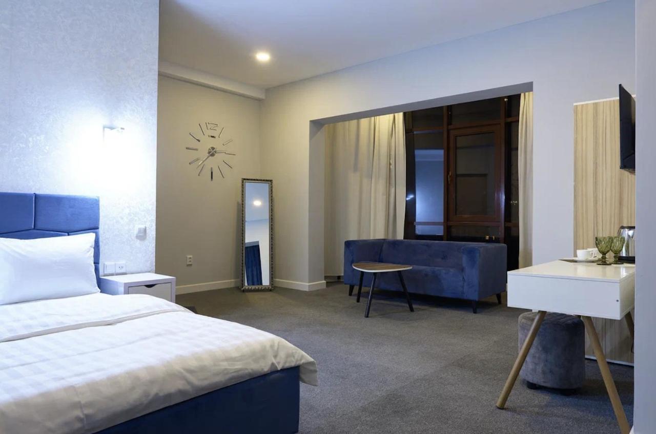 Montana Hotel อัลมาตี ภายนอก รูปภาพ