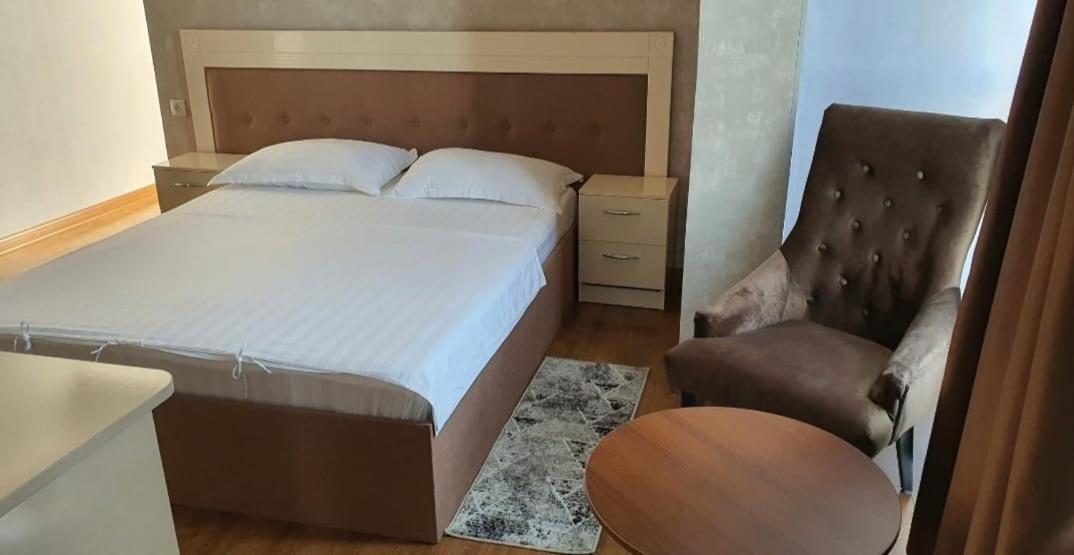 Montana Hotel อัลมาตี ภายนอก รูปภาพ